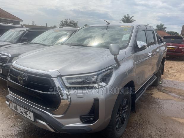 Toyota Hilux 2020 Silver