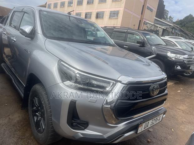 Toyota Hilux 2020 Silver