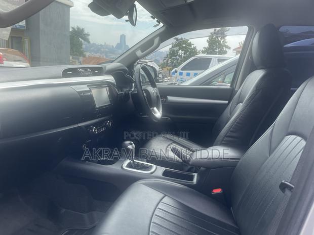 Toyota Hilux 2020 Silver