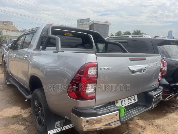 Toyota Hilux 2020 Silver