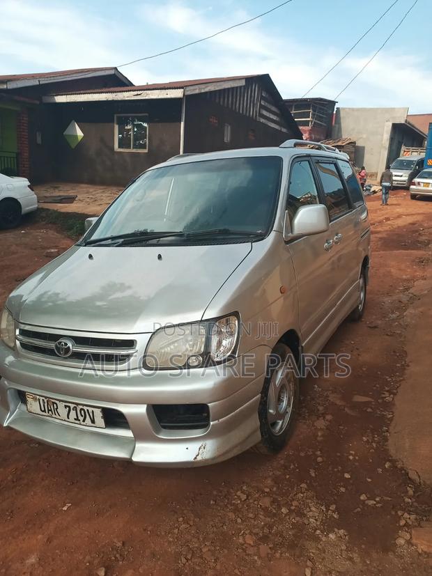 Toyota Noah 2002 Silver