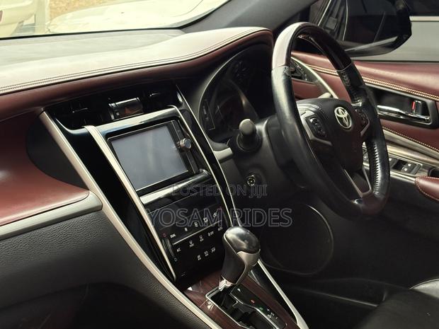 Toyota Harrier 2.5 Hybrid 4WD 2015 Black
