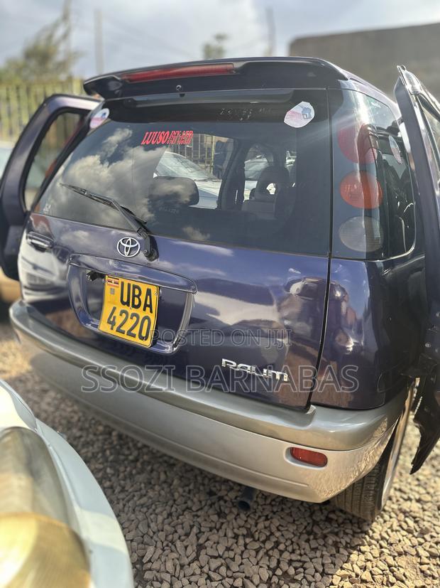 Toyota Raum 1998 Blue