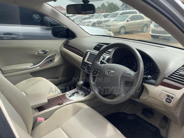 Toyota Premio 2010 Silver