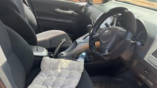 Toyota Auris 2009 Silver