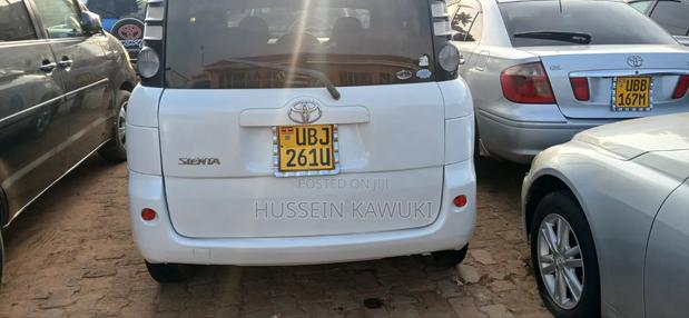 Toyota Sienta 2005 White