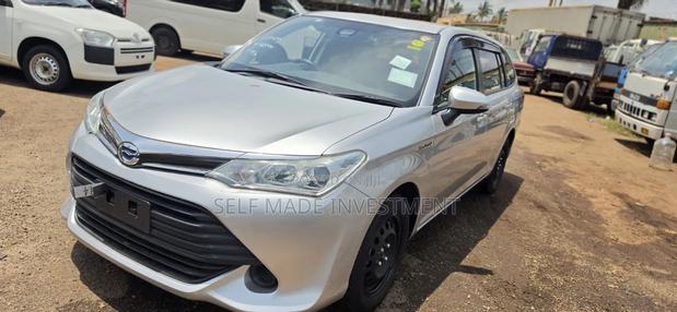 Toyota Corolla Fielder 2017 Silver