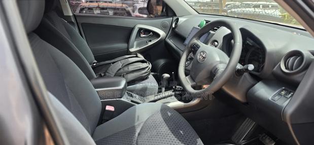 Toyota Vanguard 2011 Gray