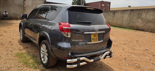 Toyota Vanguard 2011 Gray