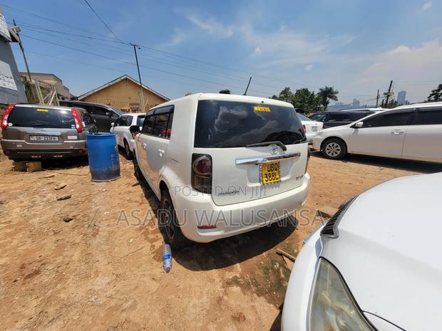 Toyota Corolla Rumion 2010 White