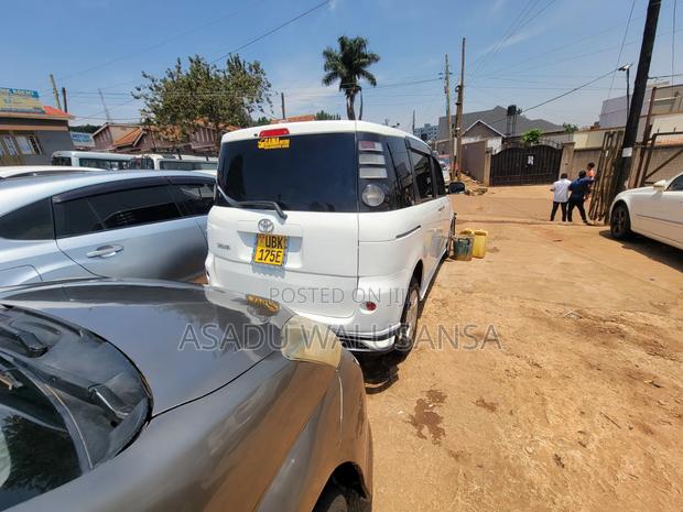 Toyota Sienta 2007 White
