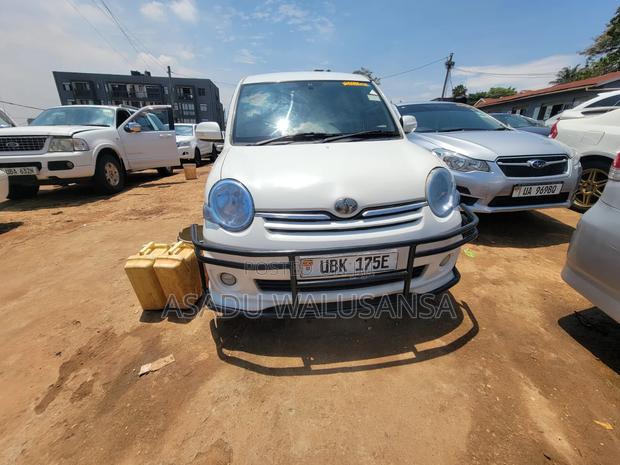 Toyota Sienta 2007 White