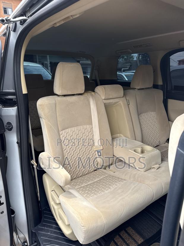 Toyota Alphard 2.5 Petrol FWD 2017 Silver