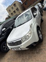 Subaru Forester 2.0D X 2010 White for sale