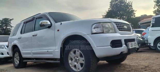Ford Explorer 2004 White