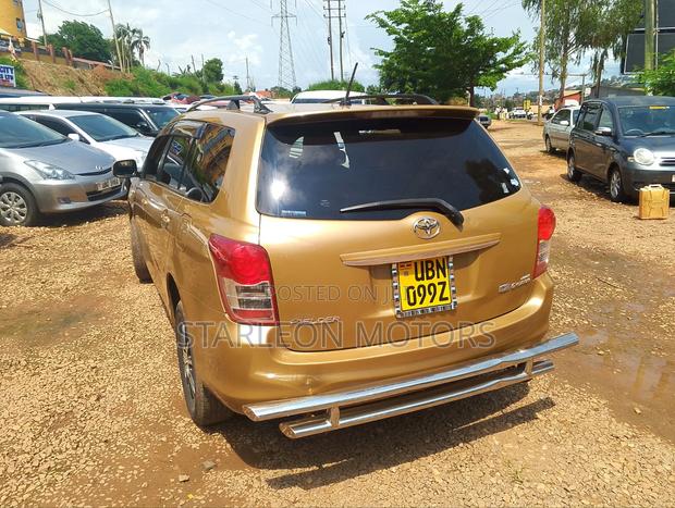 Toyota Corolla Fielder 2010 Gold