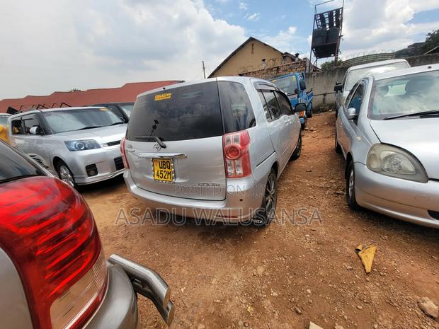 Toyota Raum 2006 Silver
