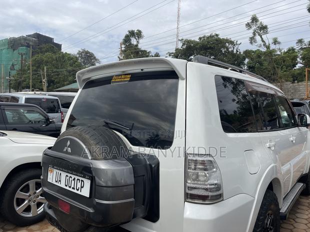 Mitsubishi Pajero 2010 White