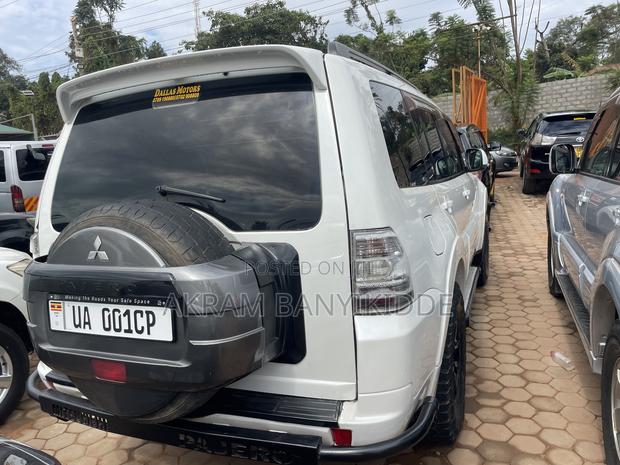 Mitsubishi Pajero 2010 White