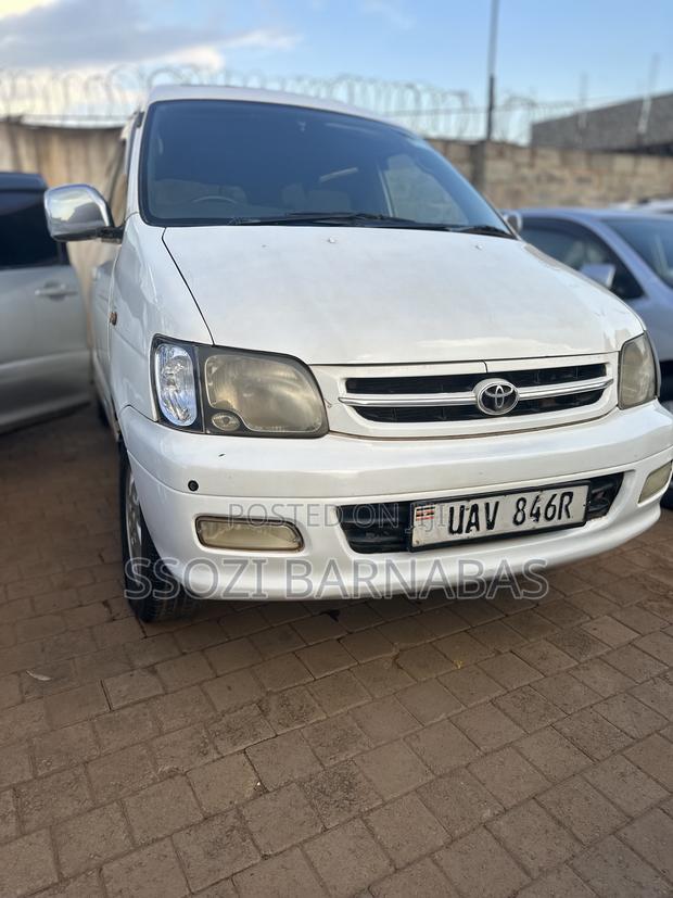 Toyota Noah 2002 White