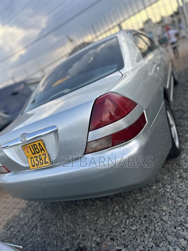 Toyota Mark II 2000 Silver