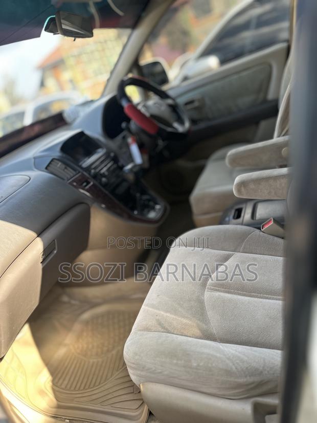 Toyota Mark II 2000 Silver