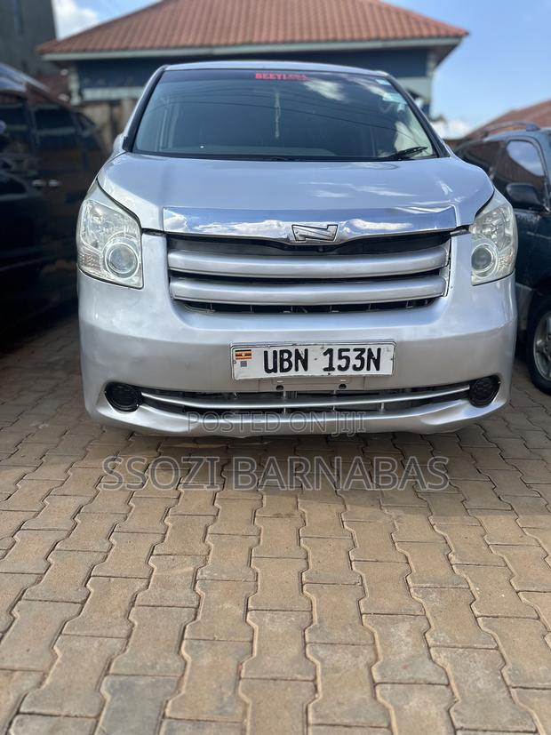 Toyota Noah 2008 Silver