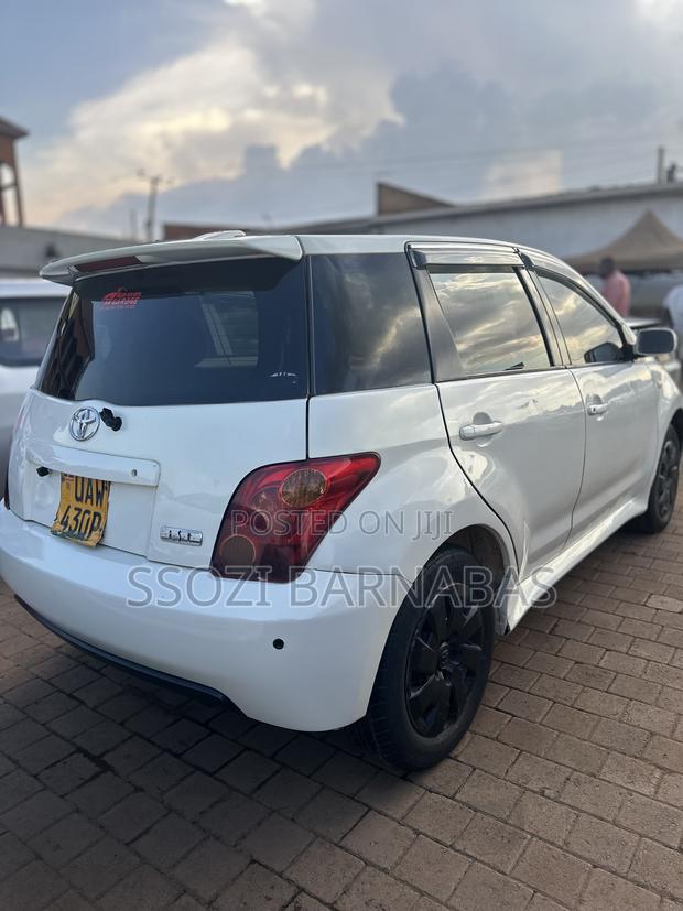 Toyota IST 2003