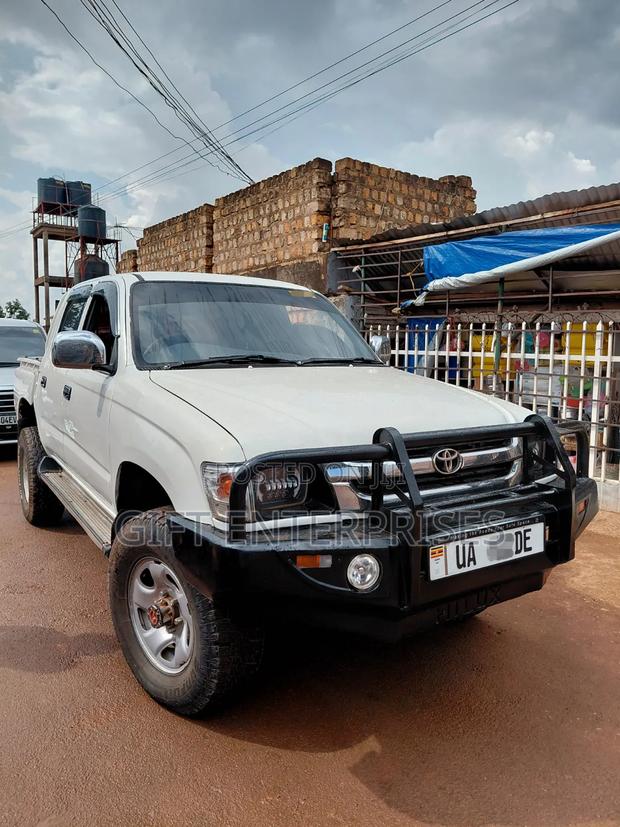 Toyota Hilux 1998 White