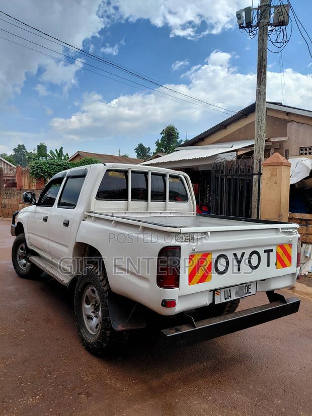 Toyota Hilux 1998 White