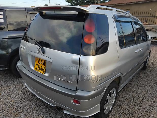 Toyota Raum 2003 Silver