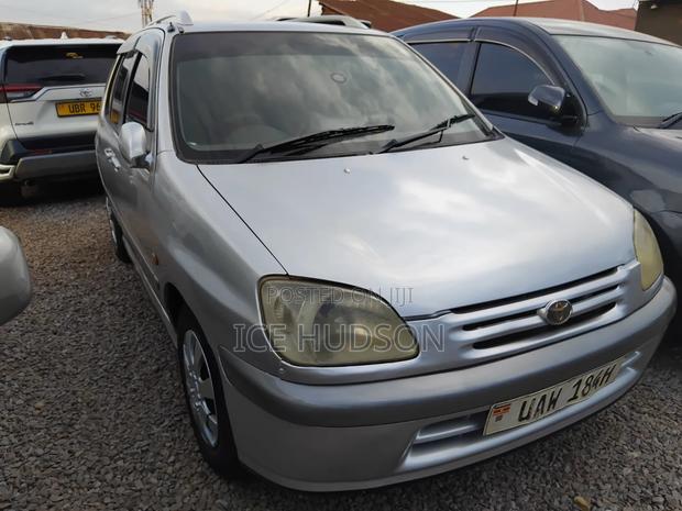 Toyota Raum 2003 Silver