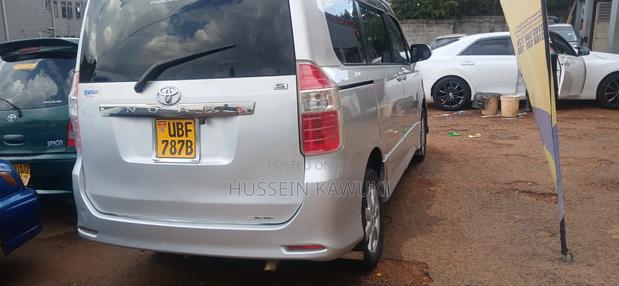 Toyota Noah 2008 Silver
