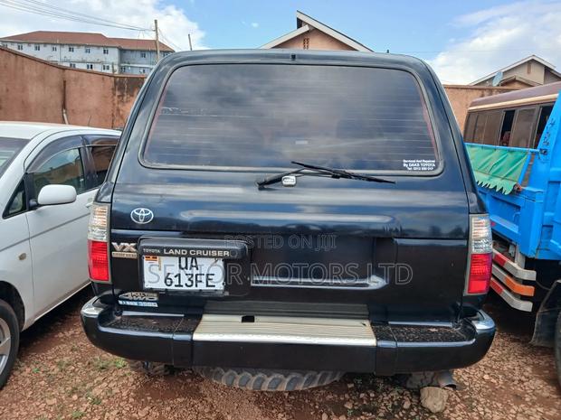 Toyota Land Cruiser 2000 Black