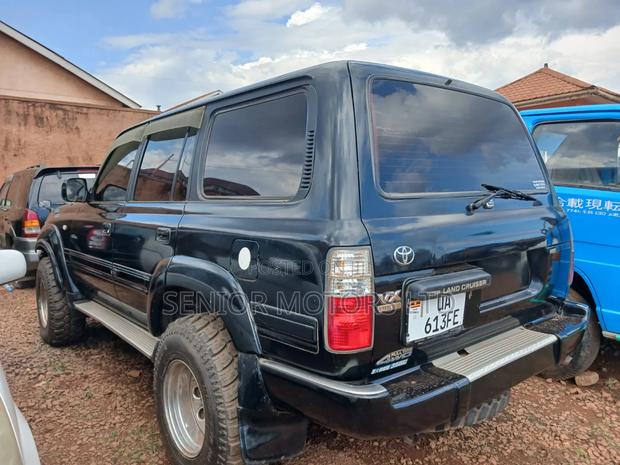 Toyota Land Cruiser 2000 Black