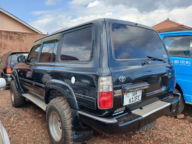 Toyota Land Cruiser 2000 Black