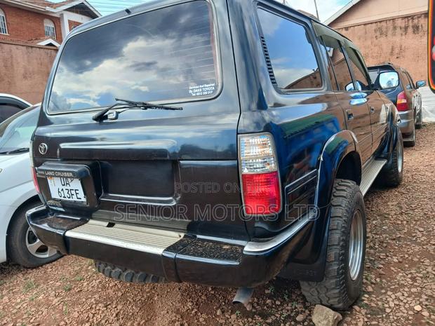 Toyota Land Cruiser 2000 Black