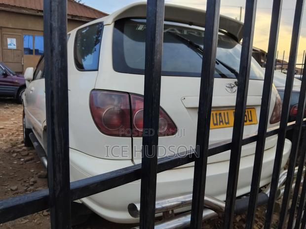 Toyota Harrier 2002 White