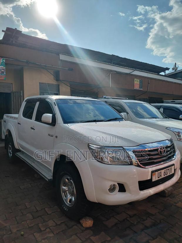 Toyota Hilux 2012 White