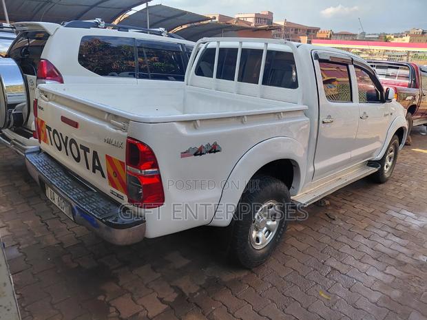 Toyota Hilux 2012 White