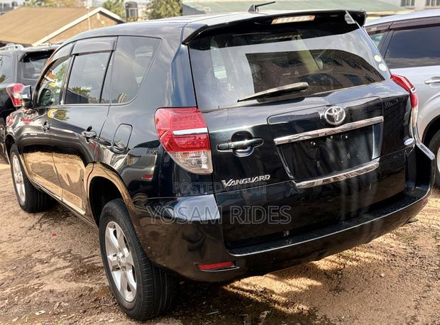 Toyota Vanguard 2012 Black