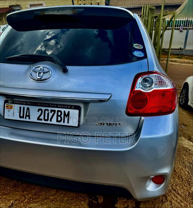 Toyota Auris 2012 Silver