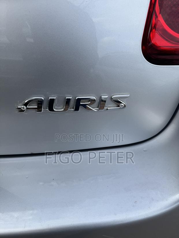 Toyota Auris 2012 Silver