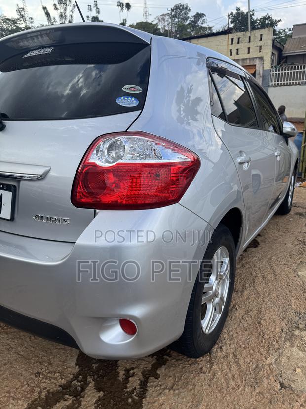 Toyota Auris 2012 Silver