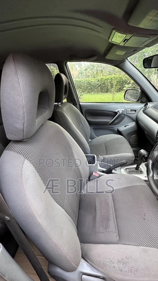 Toyota RAV4 Automatic 2000 Black