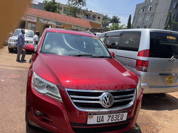 Volkswagen Tiguan 2012 Maroon