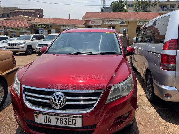 Volkswagen Tiguan 2012 Maroon