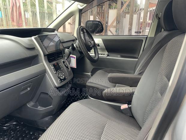 Toyota Noah 2010 Silver
