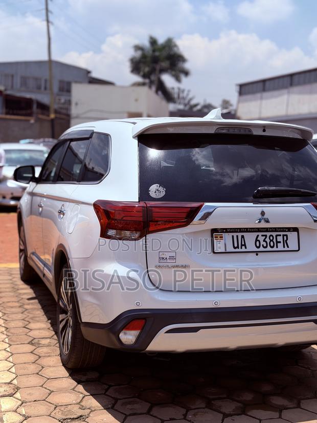 Mitsubishi Outlander 2018 White