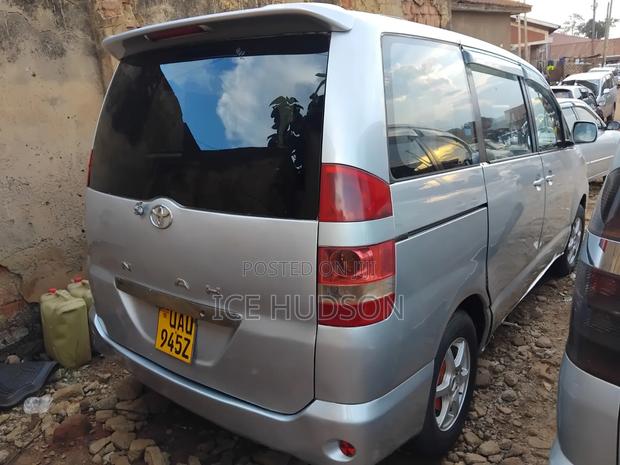 Toyota Noah 2007 Gray